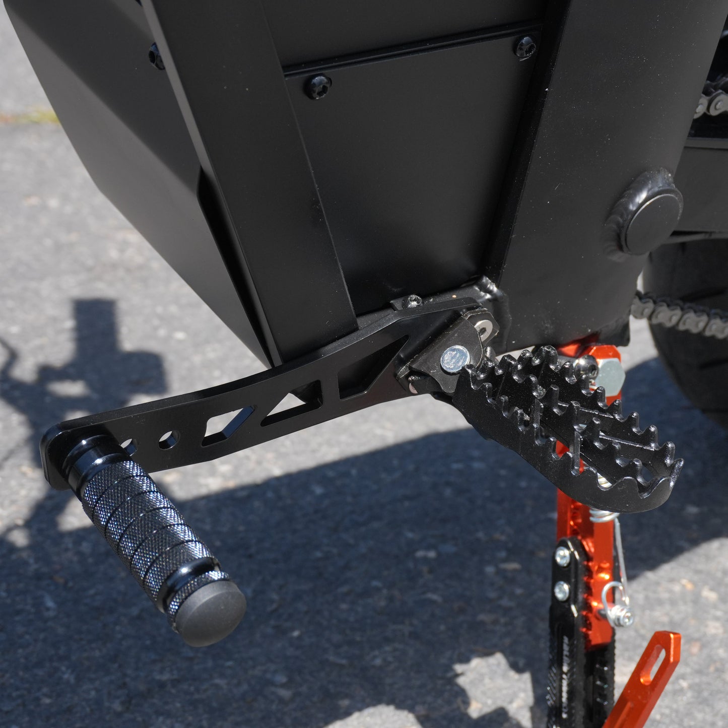 E-Moto Shift Lock Stunt Pegs for Tuttio Soleil01