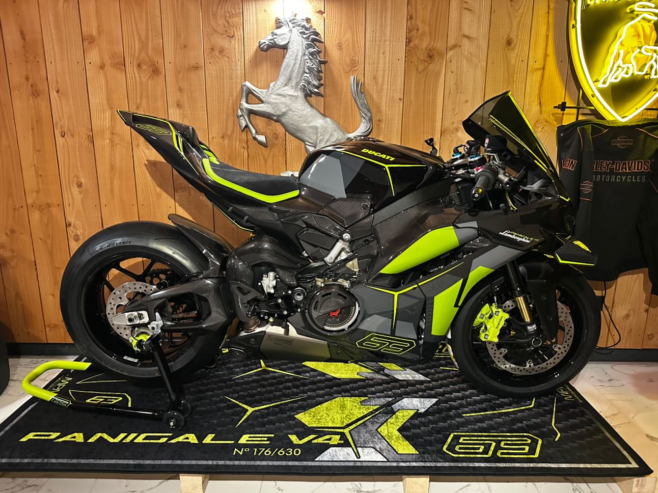 MPM Motorcycle Mat for Ducati Panigale V4 Lamborghini - MM4200 - Howling Moto