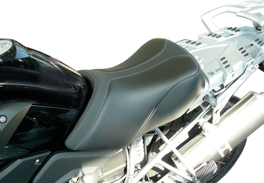Bill's Exhausts SADDLEMEN Adventuring Solo Seat for BMW R1200GS motorcycle, showcasing the black seat with textured surface.