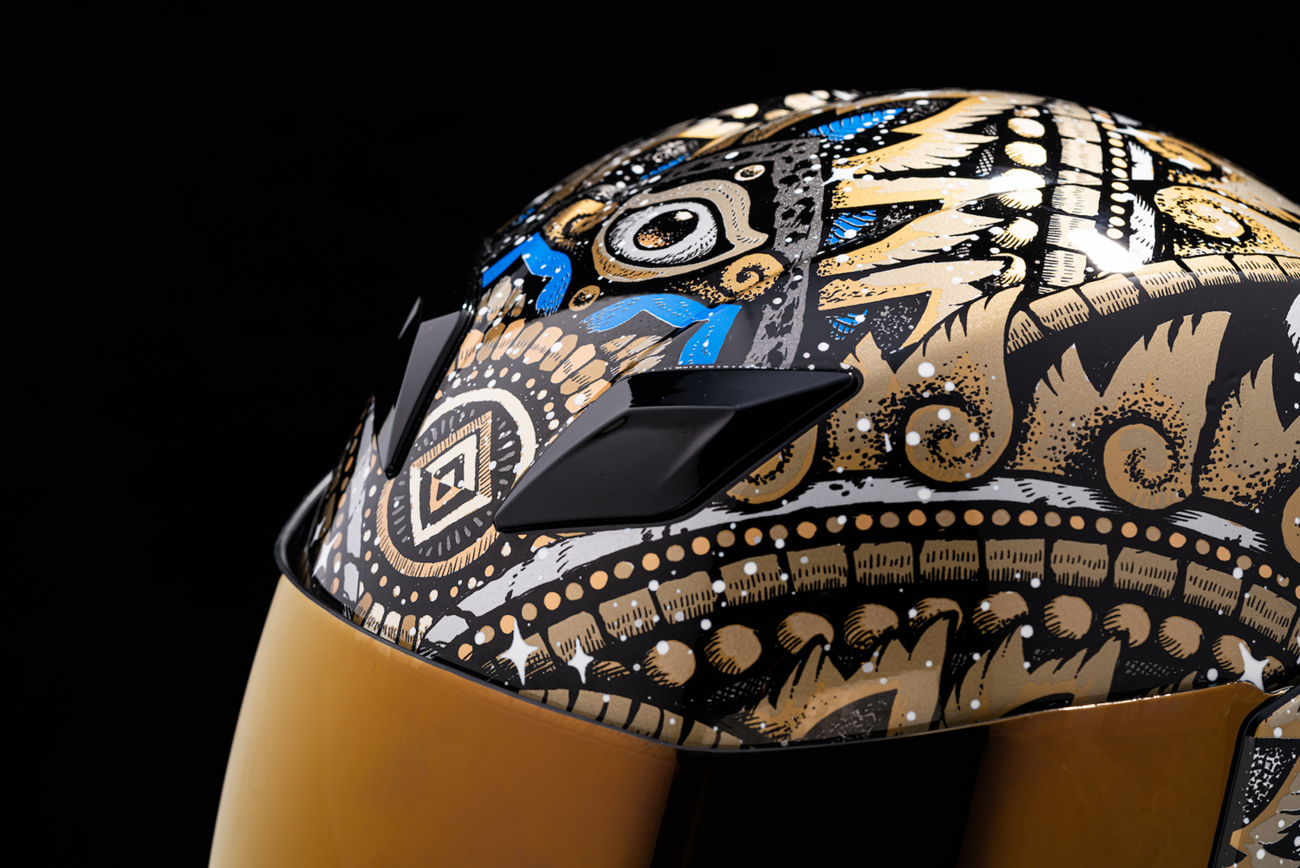 Bill's Exhausts ICON Airflite™ Helmet DayTripper Gold large helmet with aerodynamic design and clear visor.