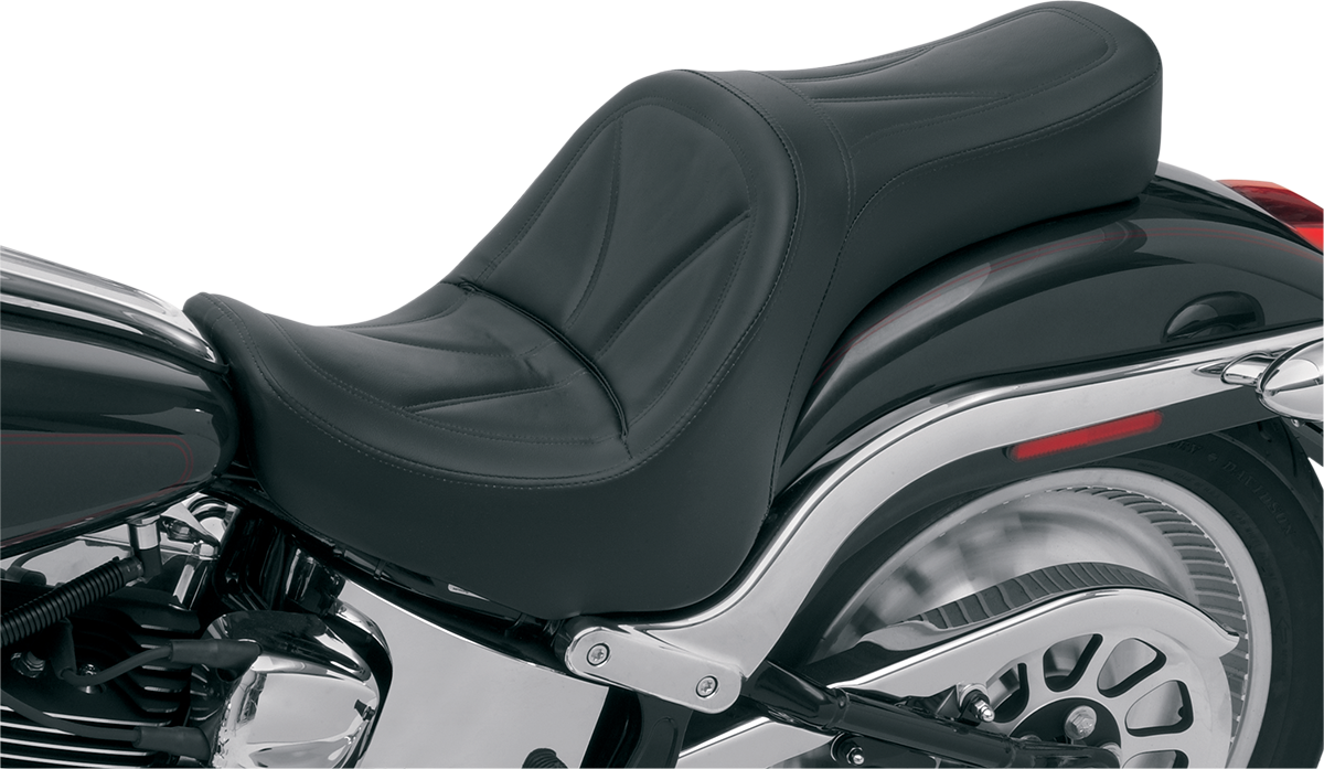 SADDLEMEN King Seat Deuce 825HFJ motorcycle seat by Bill's Exhausts, featuring plush cushioning and sleek black design.