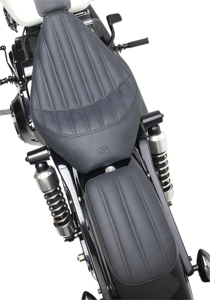 Bill's Exhausts SADDLEMEN Knuckle Pad Seat, 6-inch SA1010, showing padded leather surface with stitching and branding details.