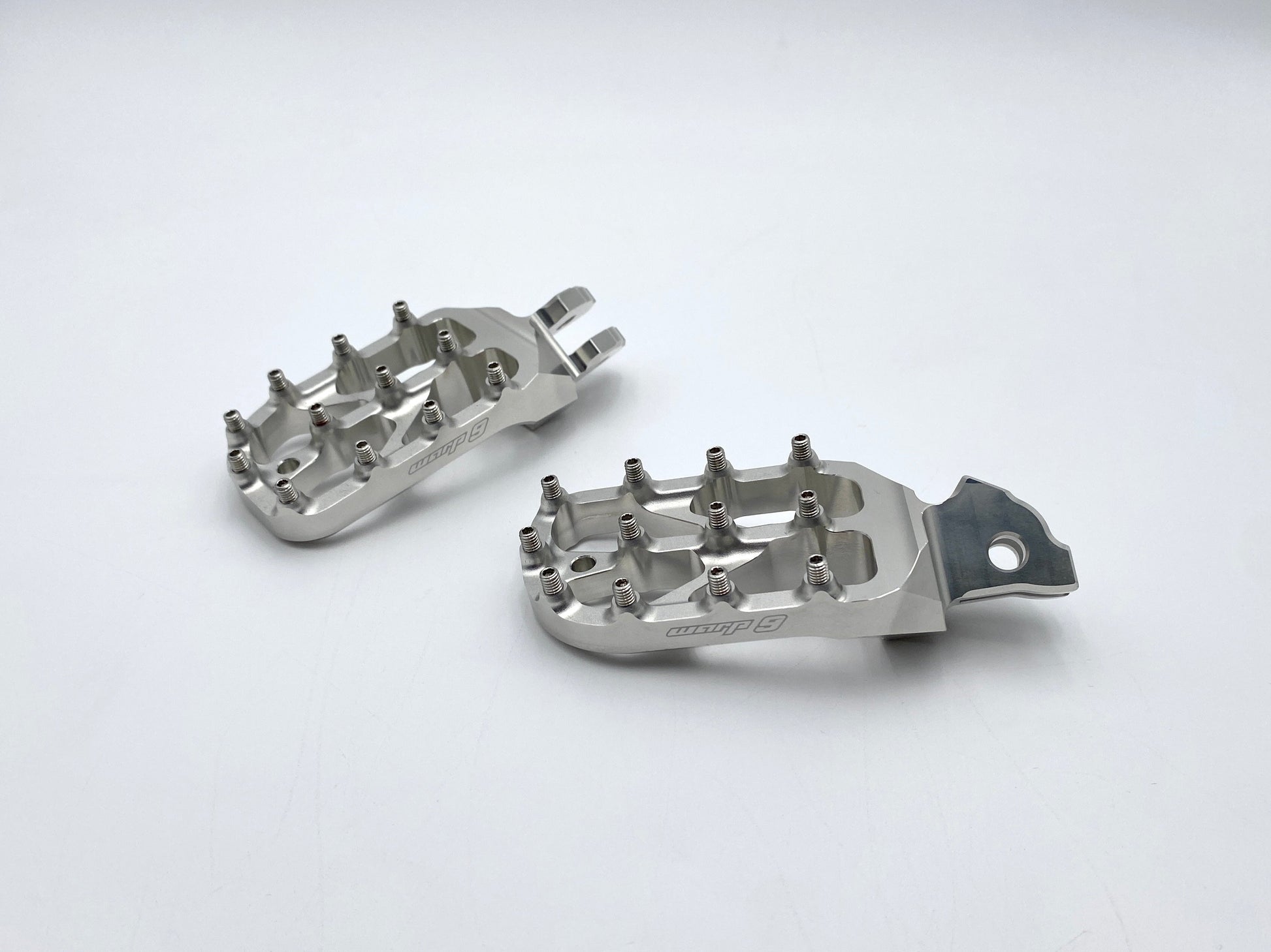 Warp 9 Elite CNC aluminum motorcycle foot pegs for Rawrr Mantis X and Mini, showcasing durable, lightweight foot pegs with textured grip surfaces.