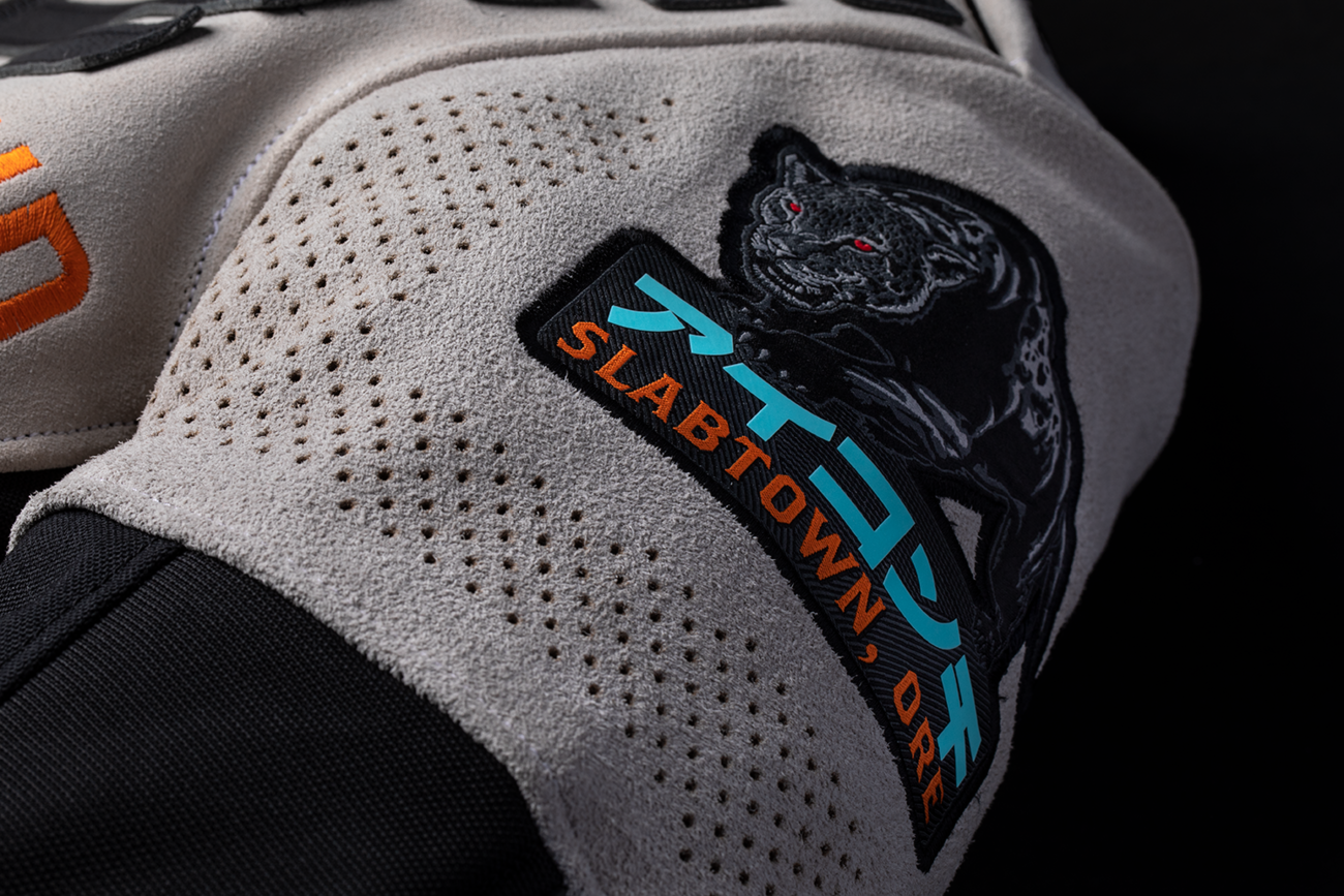 Black ICON Slabtown Intercept 93 jacket in XL from Bill's Exhausts, featuring a casual fit and stylish design.