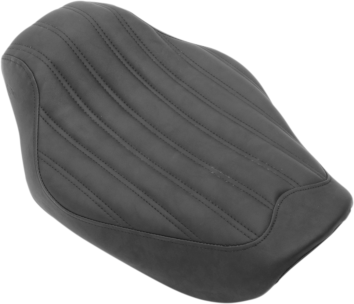 Black SADDLEMEN Knuckle Solo Seat with ribbed design for FXD '04-'05 motorcycles, showcasing the seat's textured surface and shape.