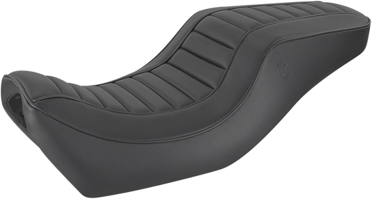 Saddlemens Hog Killers Street seat by Bill's Exhausts, featuring black leather upholstery and detailed stitching for Harley Davidson motorcycles.