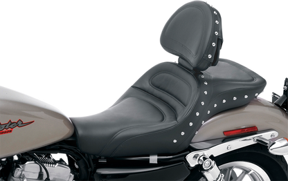 SADDLEMEN Explorer Special Seat with backrest for XL motorcycles, showing the black cushioned seat and supportive backrest.