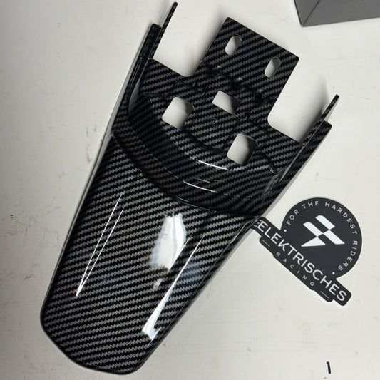 Elektrisches Racing carbon fiber style rear Suron fender, sleek and lightweight motorcycle accessory shown from a full view.