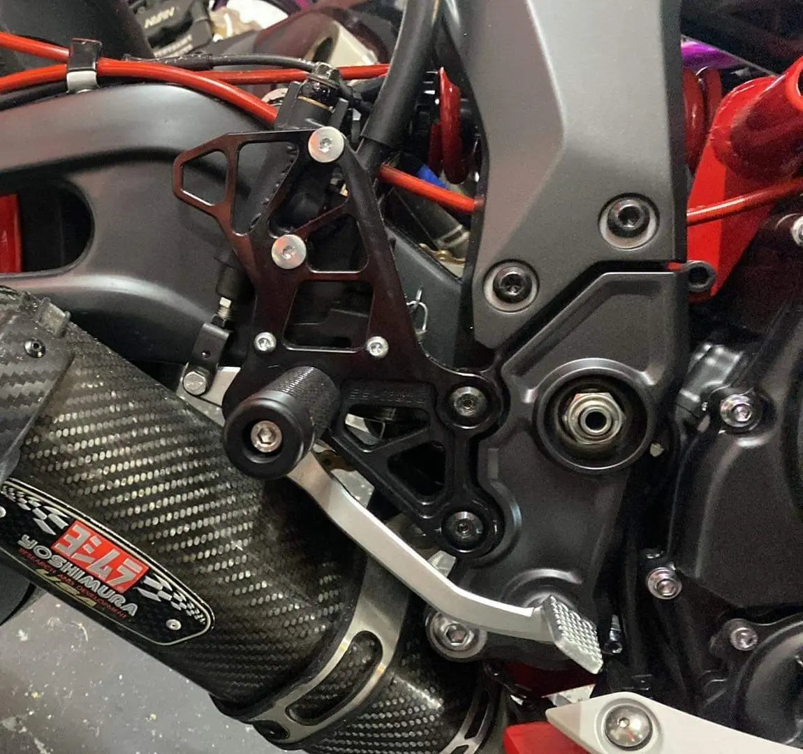 R7 Rearsets - Howling Moto
