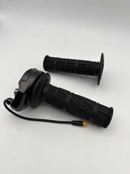 Rawrr Mantis Mini R/R17 Throttle and Grip Set - Howling Moto