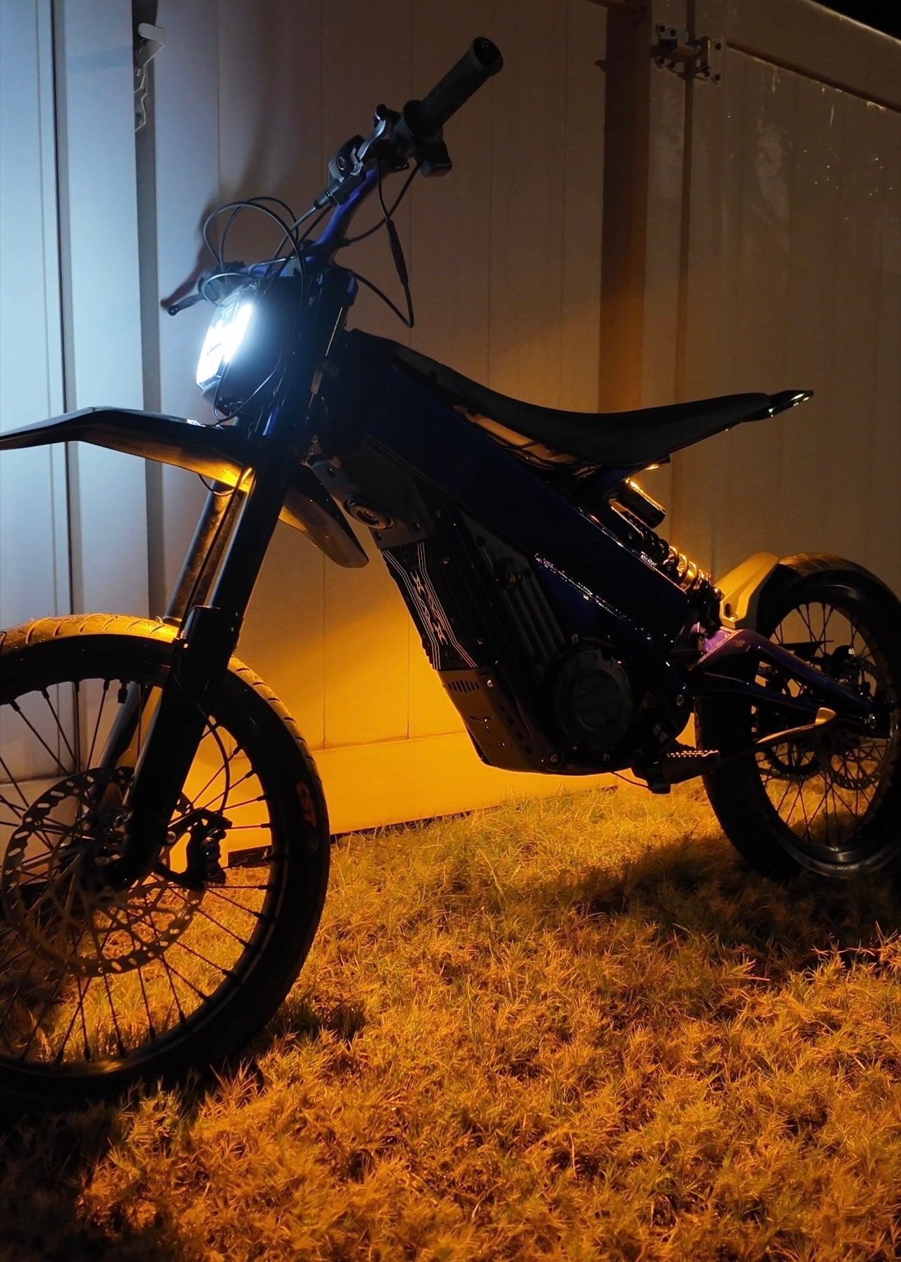 Project9 Hyperglow Surron Ultra Bee complete under glow kit installed on front and rear of Surron electric bike.