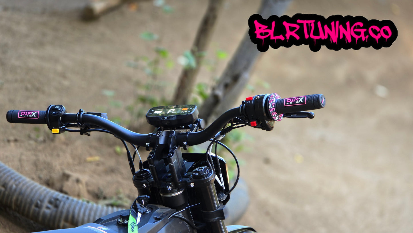 D1M MOTO X HAND GRIPS CLOSED END - FITS 7/8 BARS - FITS ELECTRIC DIRT BIKES - E-BIKES - DIRT BIKE - PIT BIKES - Howling Moto