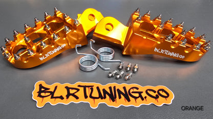 FOOT PEGS FOR RAWRR MANTIS X AND MANTIS X PRO BILLET ALUMINUM WITH STAINLESS STEEL TEETH BY BLR TUNING - Howling Moto