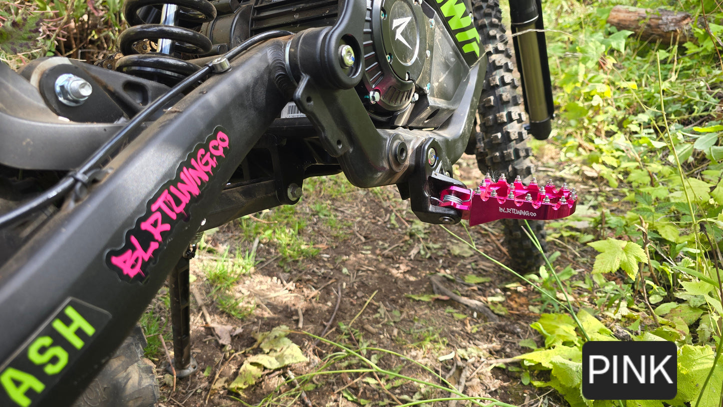 FOOT PEGS FOR RAWRR MANTIS X AND MANTIS X PRO BILLET ALUMINUM WITH STAINLESS STEEL TEETH BY BLR TUNING - Howling Moto