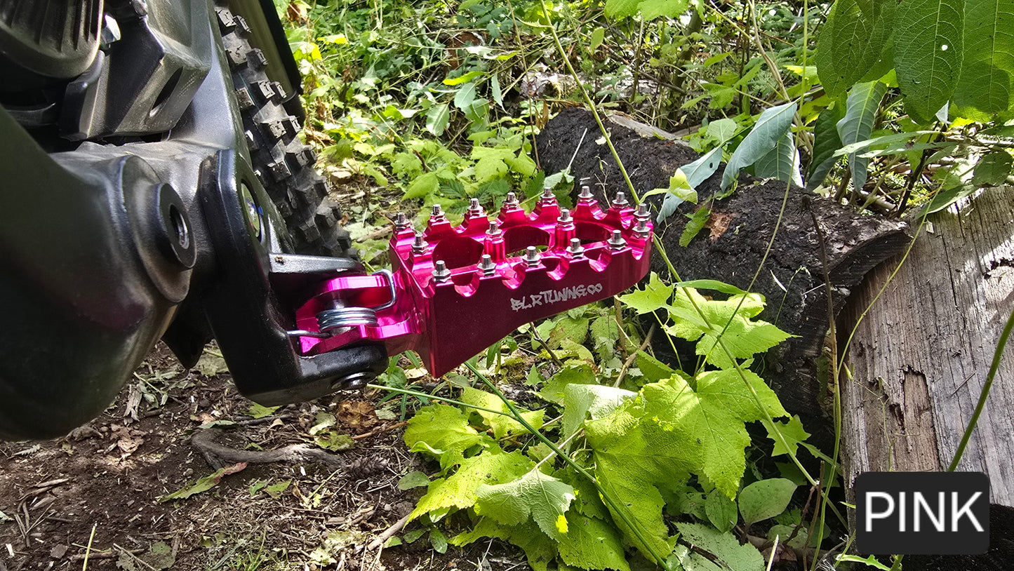 FOOT PEGS FOR RAWRR MANTIS X AND MANTIS X PRO BILLET ALUMINUM WITH STAINLESS STEEL TEETH BY BLR TUNING - Howling Moto