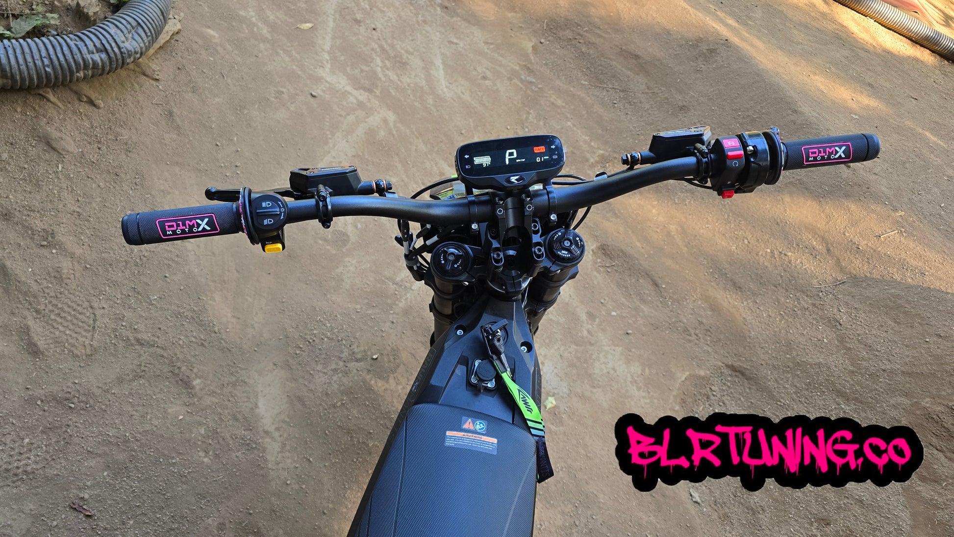 D1M MOTO X HAND GRIPS CLOSED END - FITS 7/8 BARS - FITS ELECTRIC DIRT BIKES - E-BIKES - DIRT BIKE - PIT BIKES - Howling Moto