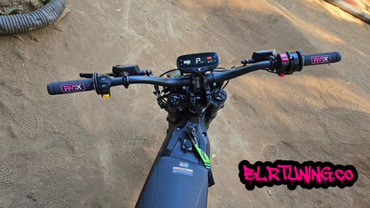 D1M MOTO X HAND GRIPS CLOSED END - FITS 7/8 BARS - FITS ELECTRIC DIRT BIKES - E-BIKES - DIRT BIKE - PIT BIKES - Howling Moto