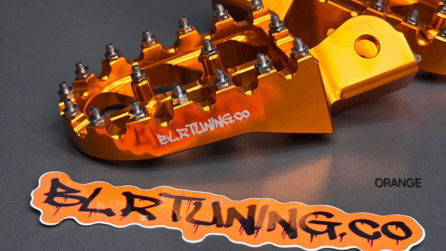FOOT PEGS FOR RAWRR MANTIS X AND MANTIS X PRO BILLET ALUMINUM WITH STAINLESS STEEL TEETH BY BLR TUNING - Howling Moto