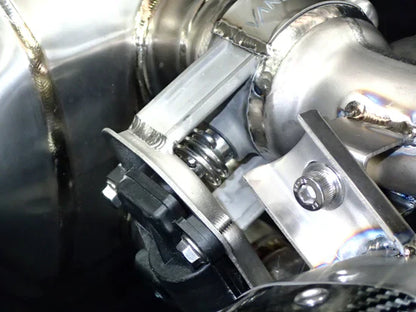 Open box Vandemon Triumph Rocket 3R & GT titanium slip-on mufflers for 2019-25, featuring sleek stealth design and stainless steel construction.