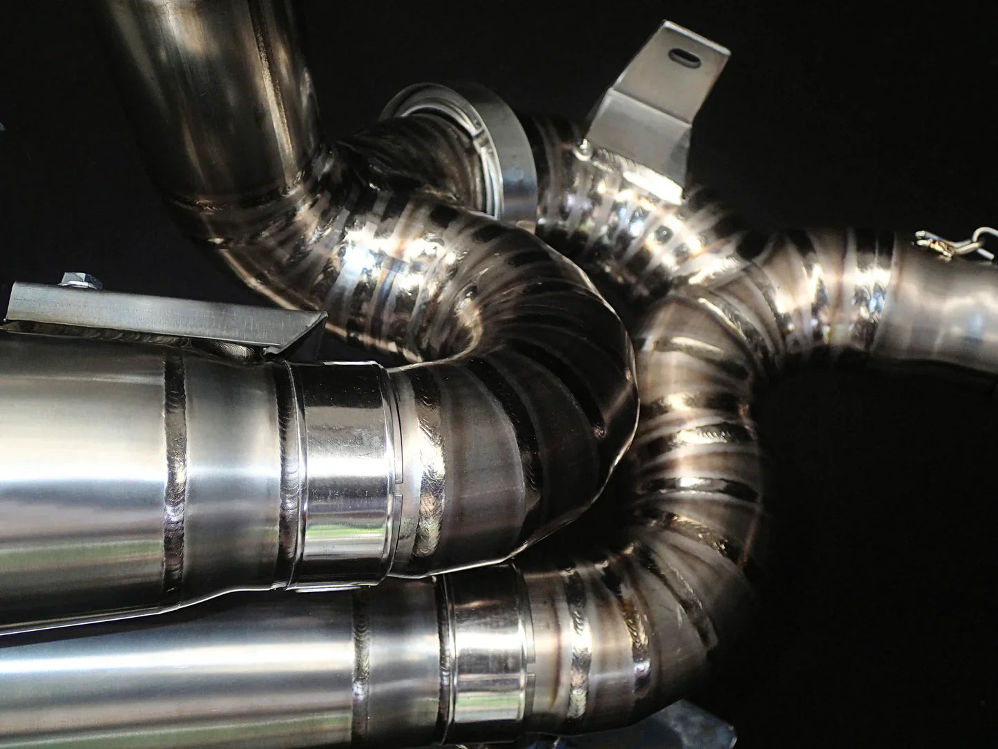 Titanium exhaust system for Ducati XDiavel and Diavel S 1260 from Vandemon, featuring link pipes for model years 2016-2022