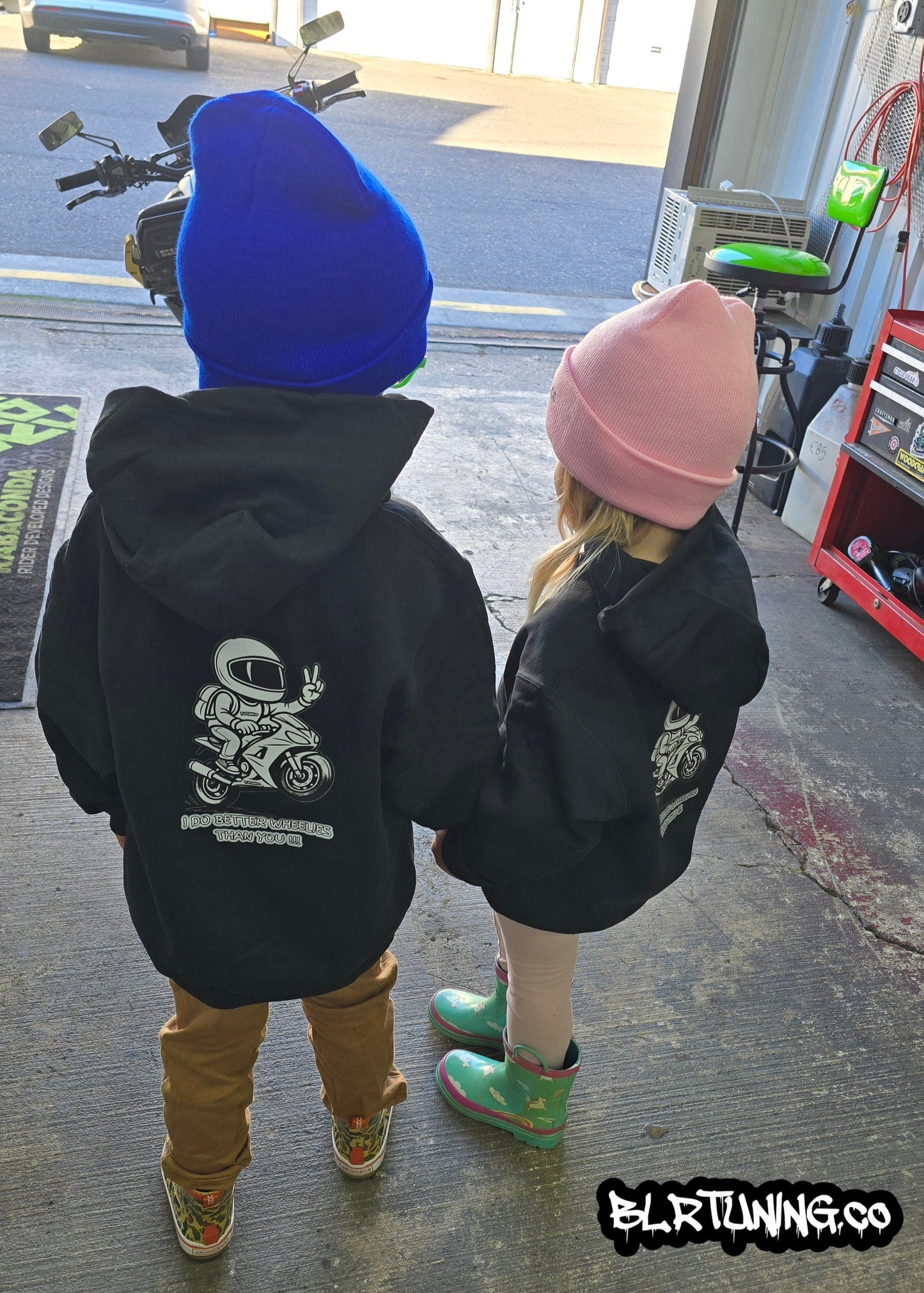 YOUTH HOODIE - I do better wheelies than you - limited edition - Howling Moto