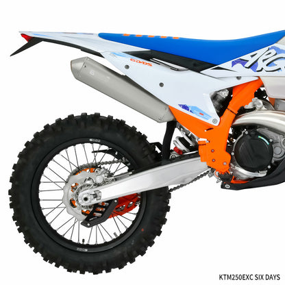 ZETA rear disc guard for ZE52-5100 with aluminum impact protection and polyurethane bumper, mounted on motorcycle wheel.