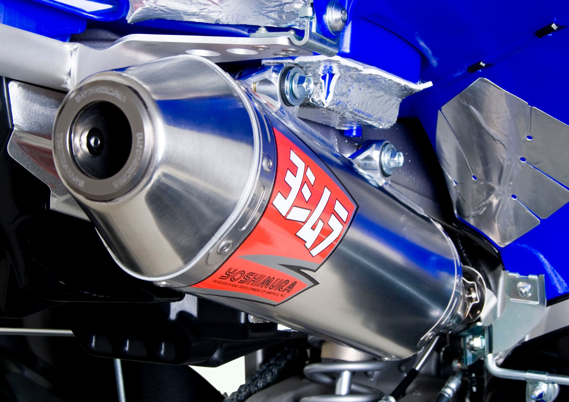 YOSHIMURA Yoshimura Signature RS 2 full system exhaust for UTVs, stainless steel with polished finish and exhaust pipe design