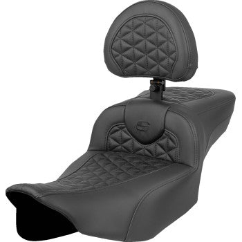 SADDLEMEN RoadSofa™ Tri Gripper Seat with backrest on a Harley FLH/FLT motorcycle, extended reach seat for comfort and style.