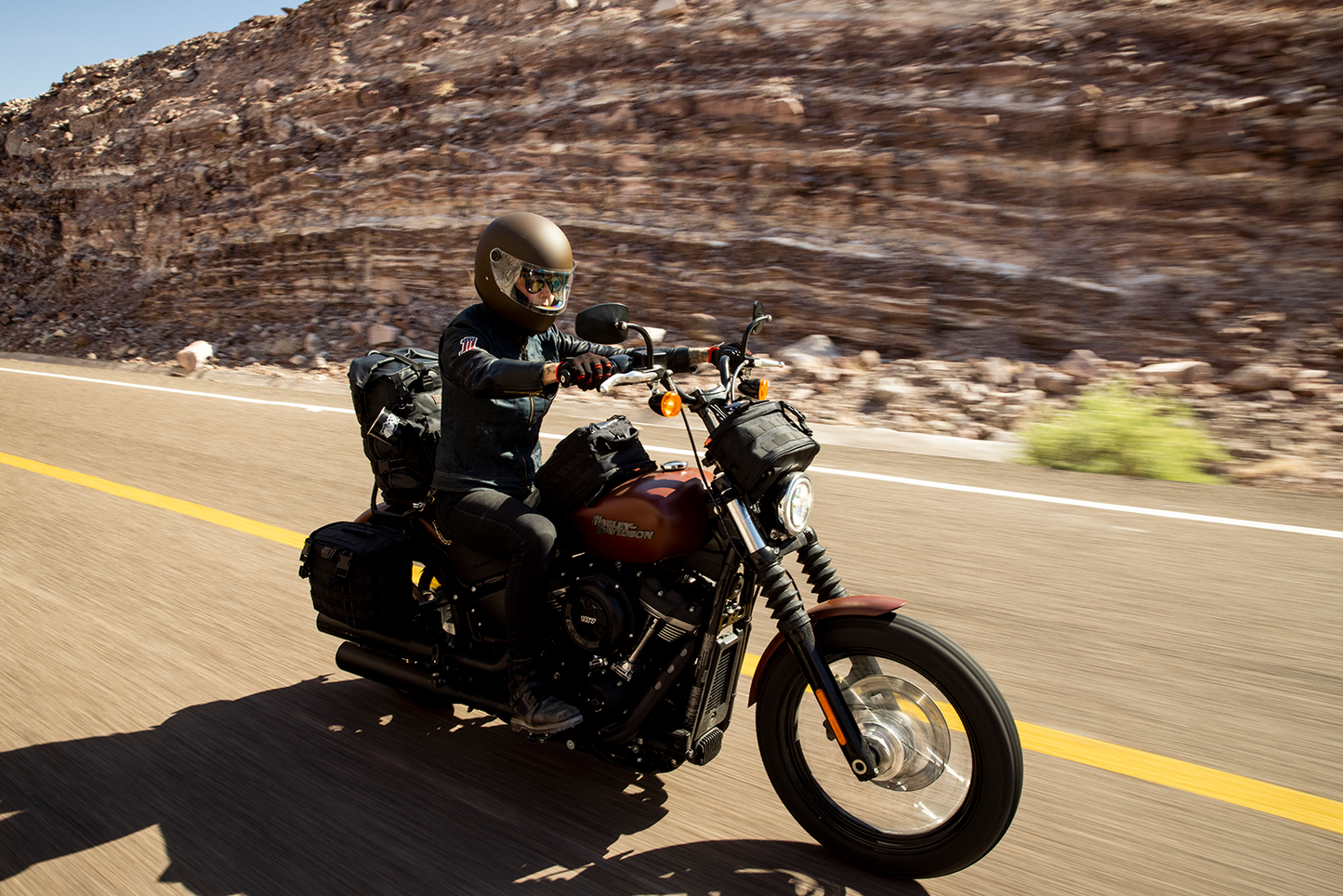 BILTWELL Gringo S helmet in flat chocolate color, XS size, with a sleek motorcycle helmet design and secure chin strap