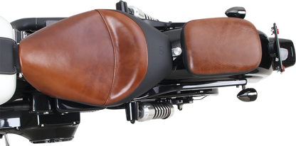 Bill's Exhausts Saddlemens Lariat Pad 7-inch saddle seat pad for motorcycle seats with comfortable cushioning and stylish design.