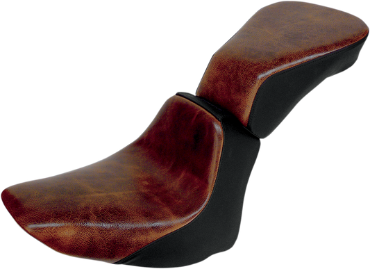 Brown Saddlemen Pillion Pad Lariat seat for motorcycles, featuring comfortable cushioning and stylish design.