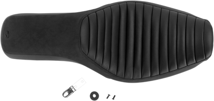 Black SADDLEMEN Profiler Tuck-n-Roll seat for Dyna bikes 2006-2017, featuring classic tuck and roll upholstery.