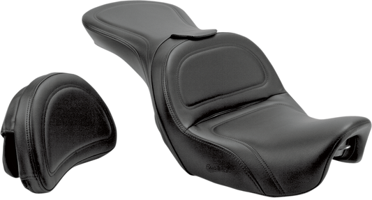 Black SADDLEMEN Explorer seat with backrest and stitched detail for Dyna motorcycles, designed for comfort and style.
