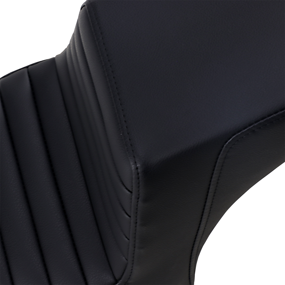 Black Saddlemens Step Up Seat for Scout Bobber with front tuck-n'-roll and rear smooth design, featuring a comfortable riding surface.