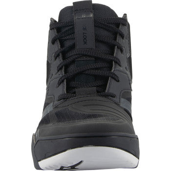 Alpinestars Speedflight shoe in black and white, US size 13.5, featuring sporty design and athletic sole.