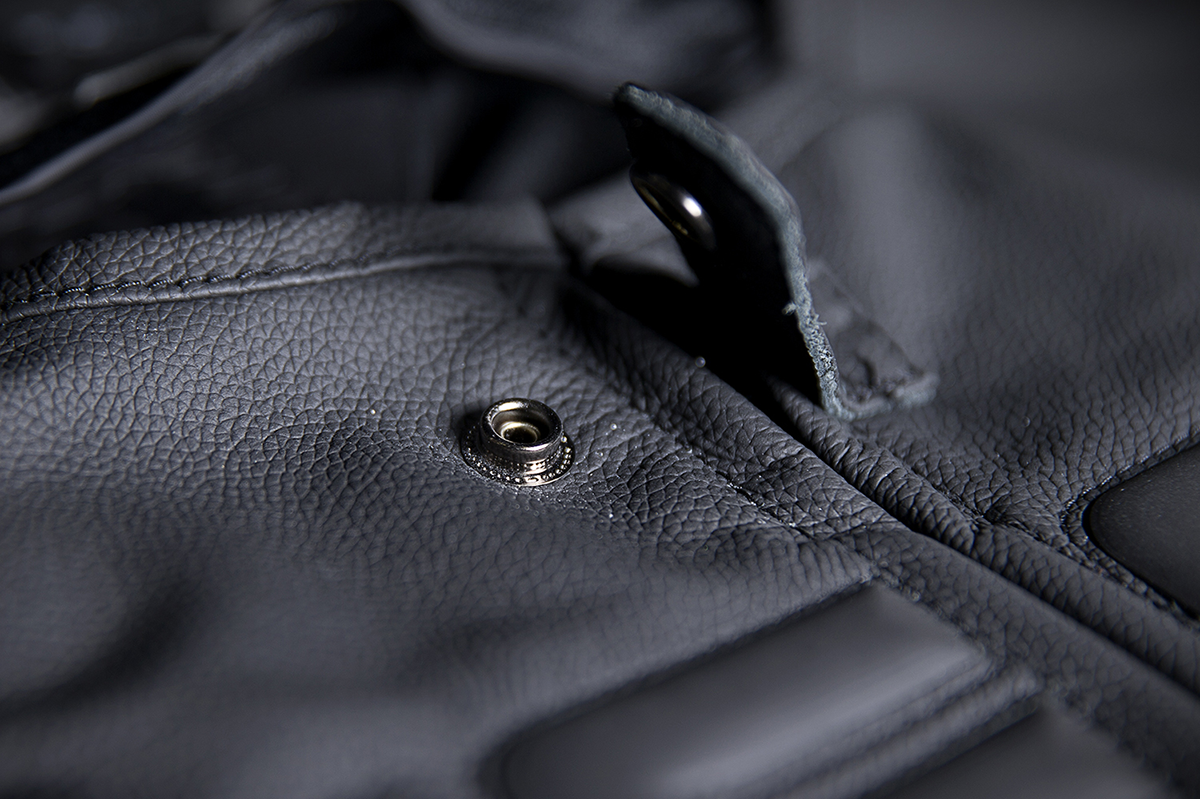 Bill's Exhausts ICON Regulator D3O® Black Vest in 4XL, featuring protective D3O® padding and a sleek, fitted design.