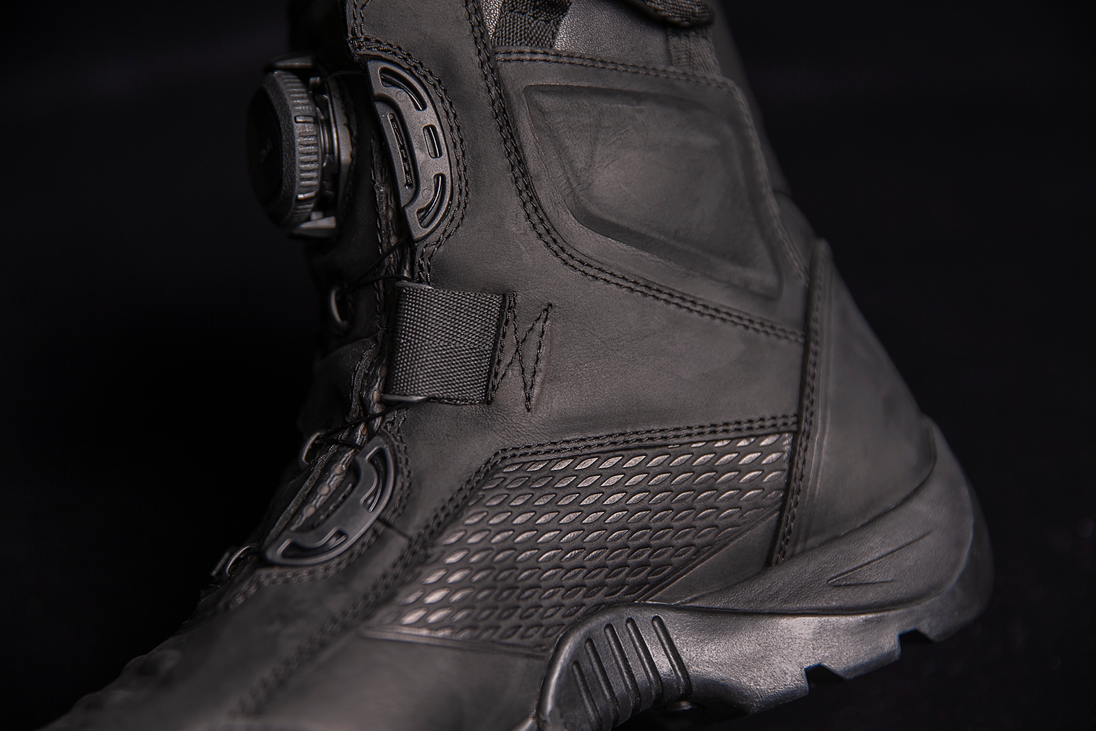 Black ICON Stormhawk boots by Bill's Exhausts, size 8.5, featuring sturdy construction and sleek design.