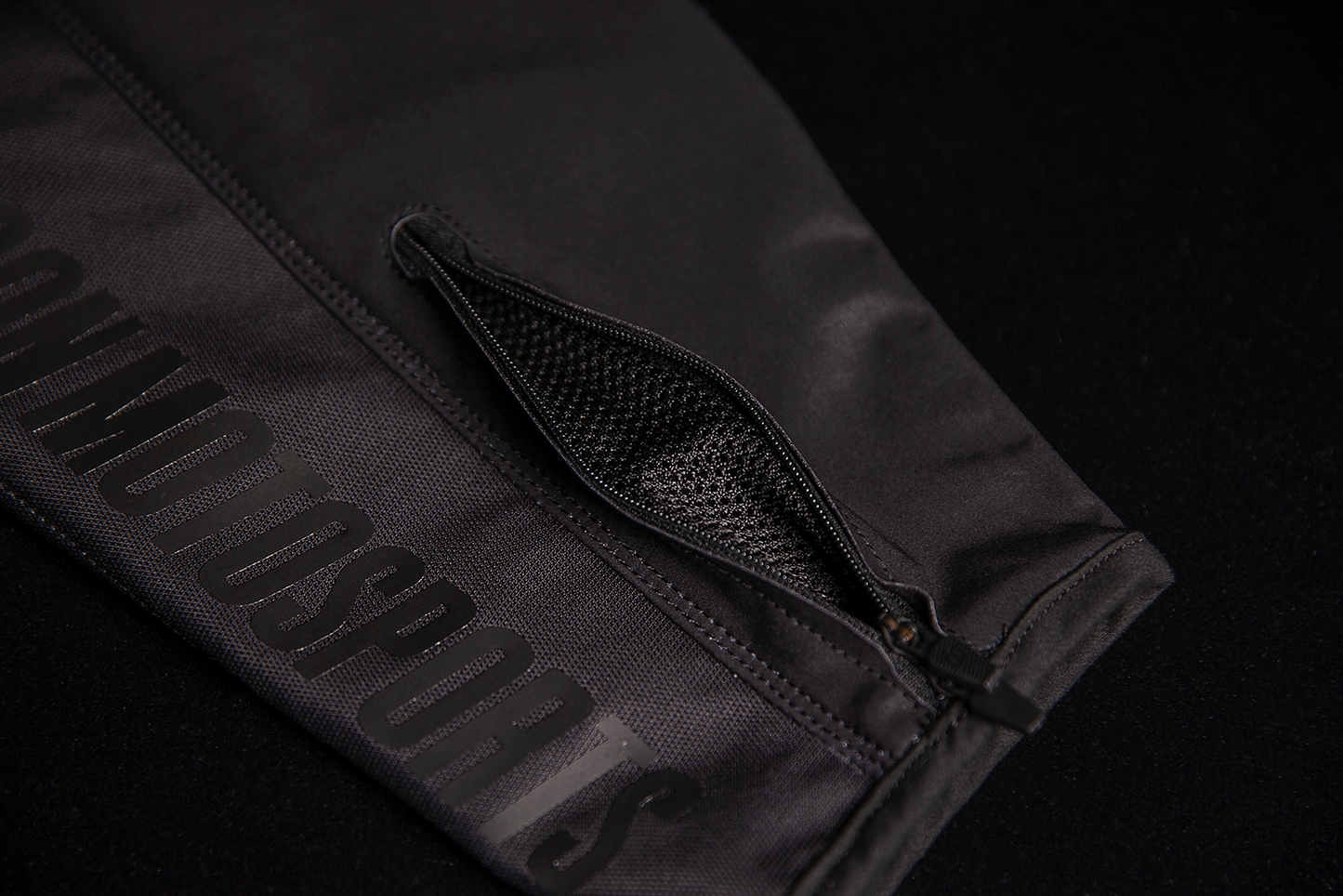 Bill's Exhausts ICON Airform Battlescar™ Green Jacket in 2XL, shown with detailed fabric and design features.