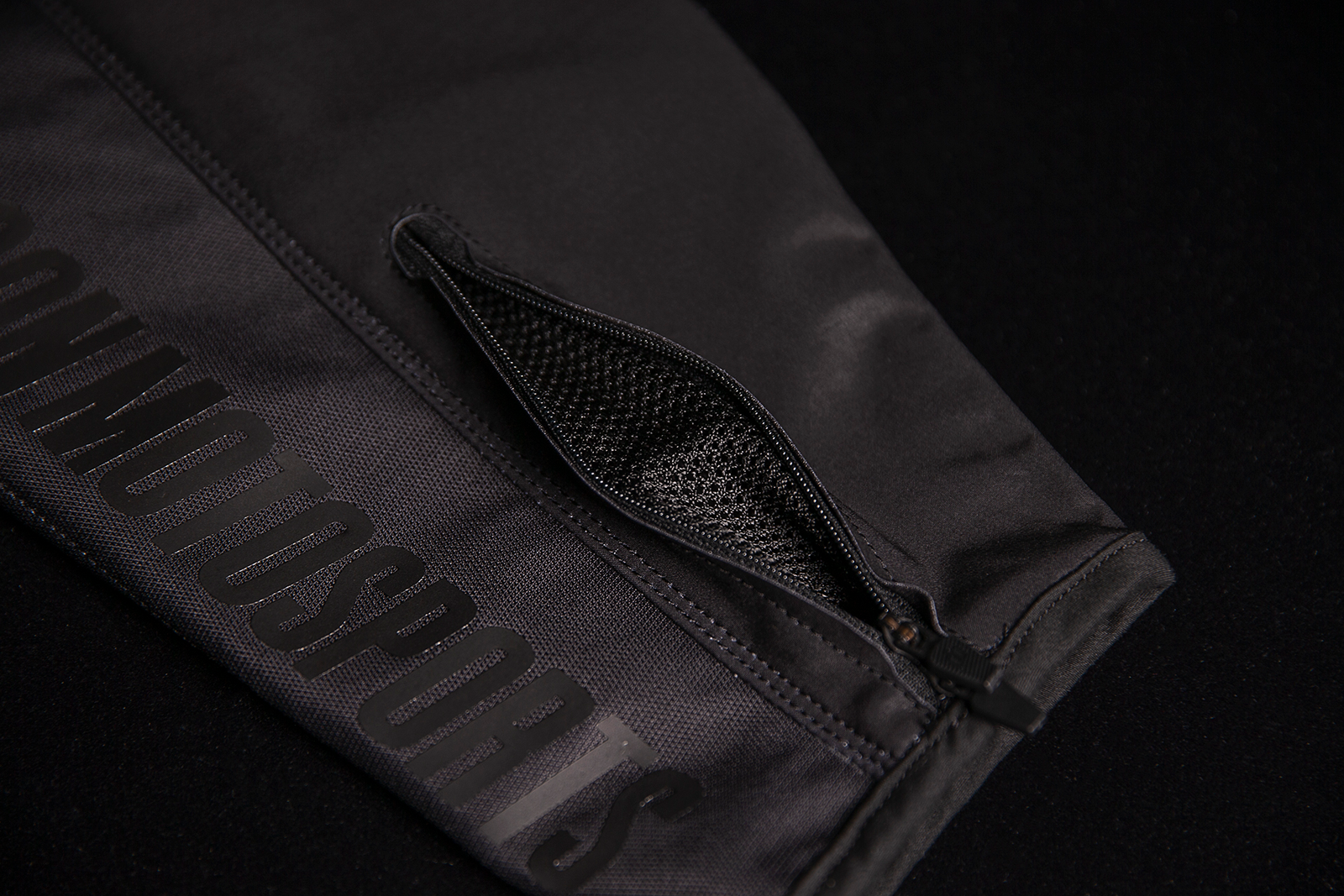 Bill's Exhausts ICON Airform Battlescar™ Green Jacket in 2XL, shown with detailed fabric and design features.