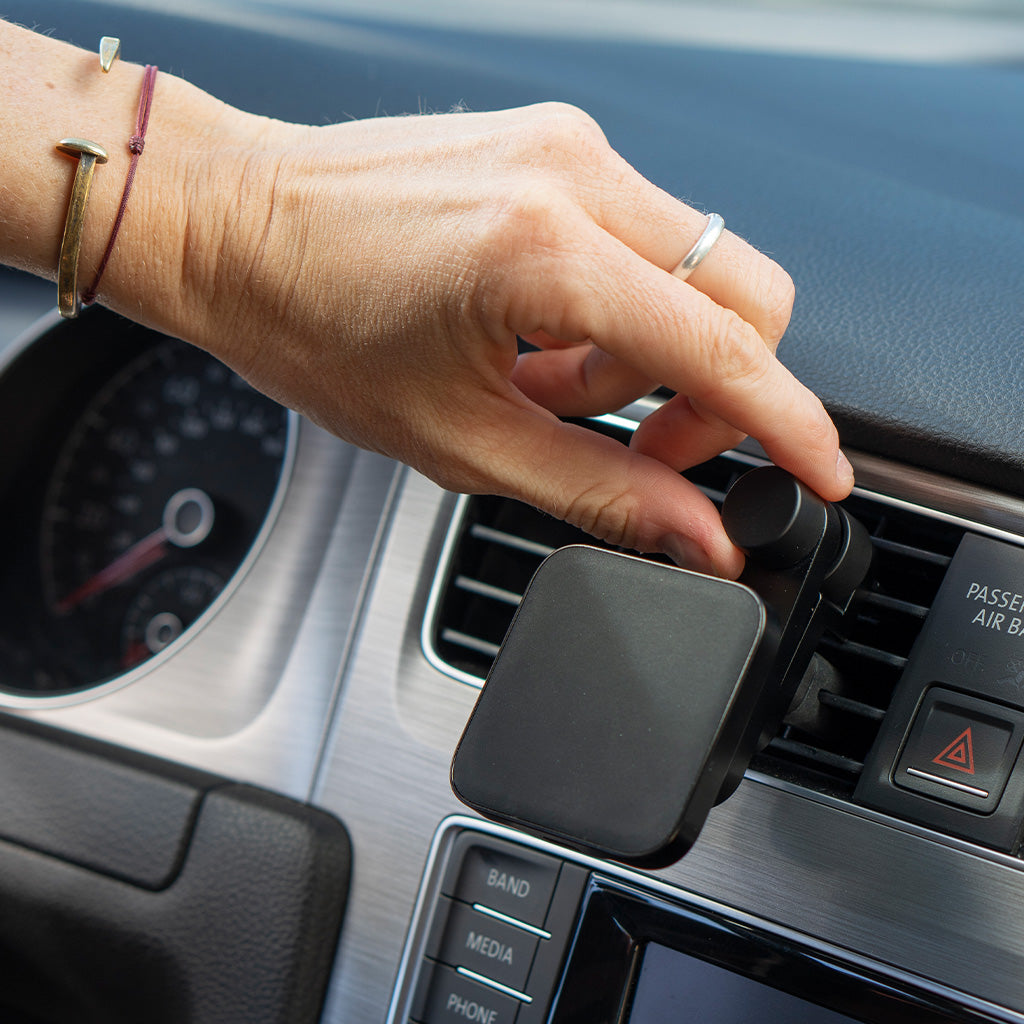 Car Vent Mount | Charging Qi2 - Howling Moto