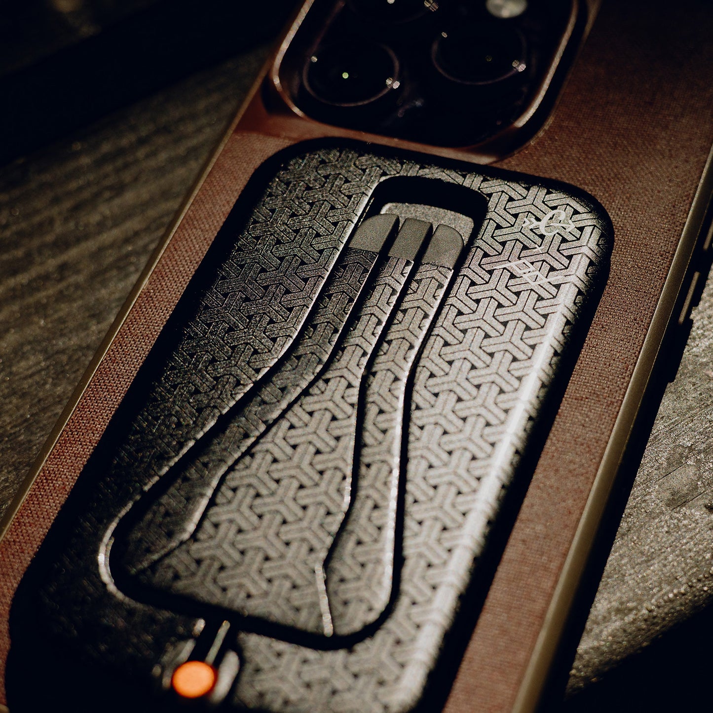 Mobile Tripod | Carryology Collab - Howling Moto