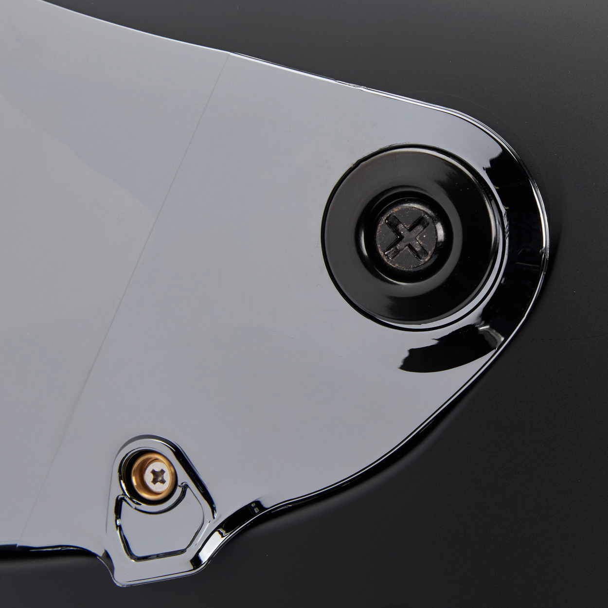 BILTWELL Gen 2 hardware kit with black screw and baseplate for helmets, featuring black metal components and mounting hardware.