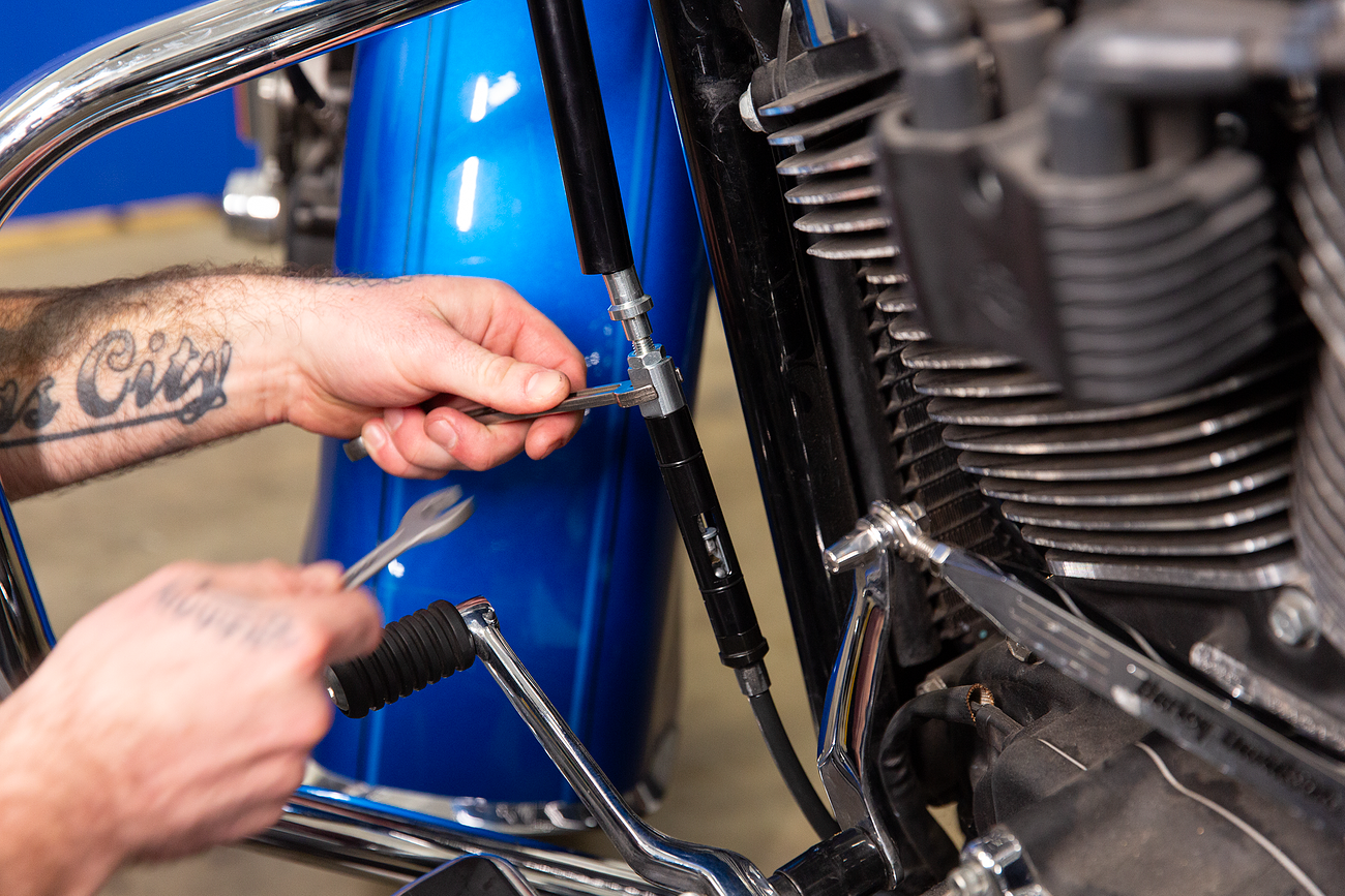 Motion Pro top half clutch cable for Harley-Davidson Softail and Touring models, part #06-0458, with detailed cable and fittings.