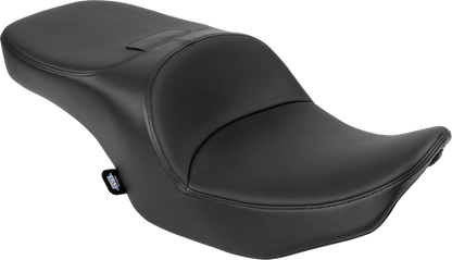 Drag Specialties forward position Freedom Seat for FLH/FLT 2023-2025 with vinyl and solar leather finish, providing comfort and style.