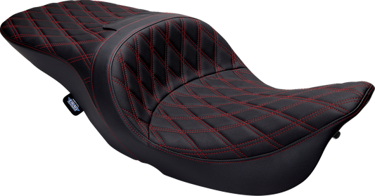Drag Specialties Freedom Seat for FLH motorcycles, vinyl with double diamond red stitching, showcasing the seat's stylish design and stitching.