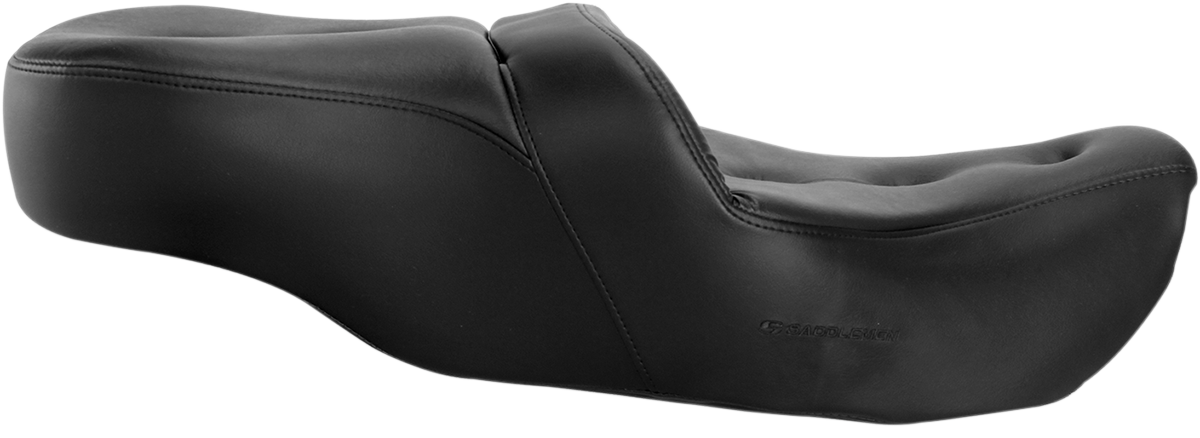 Black SADDLEMEN Pillow-Top Roadsofa seat for FLH/FLT '99-'07 motorcycle, with detailed stitching and padded comfort.