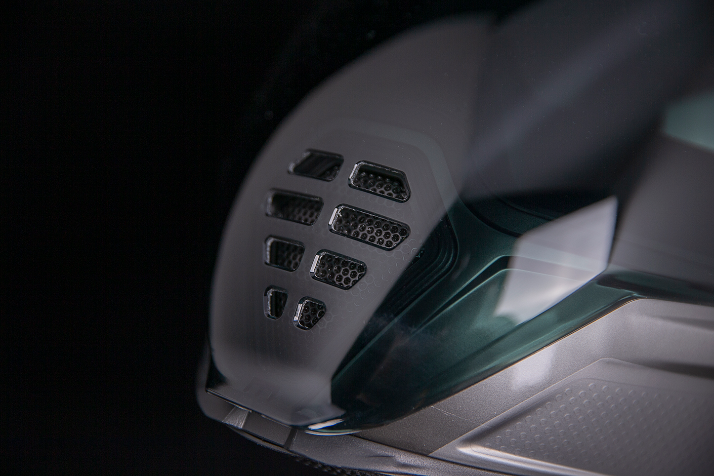Silver ICON Airflite™ helmet with Jewel design, MIPS® safety system, XS size, featuring aerodynamic helmet shell and ventilation.