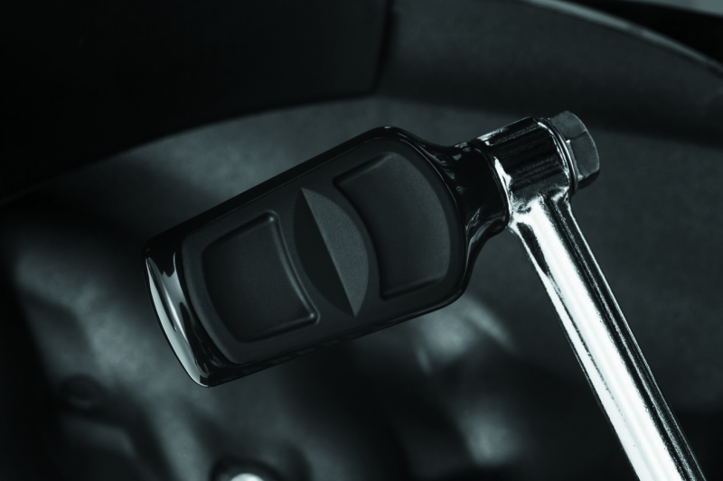 Kuryakyn Kinetic Shift Peg in gloss black for Harley-Davidson XL with mid controls, designed for 2004-2022 models.