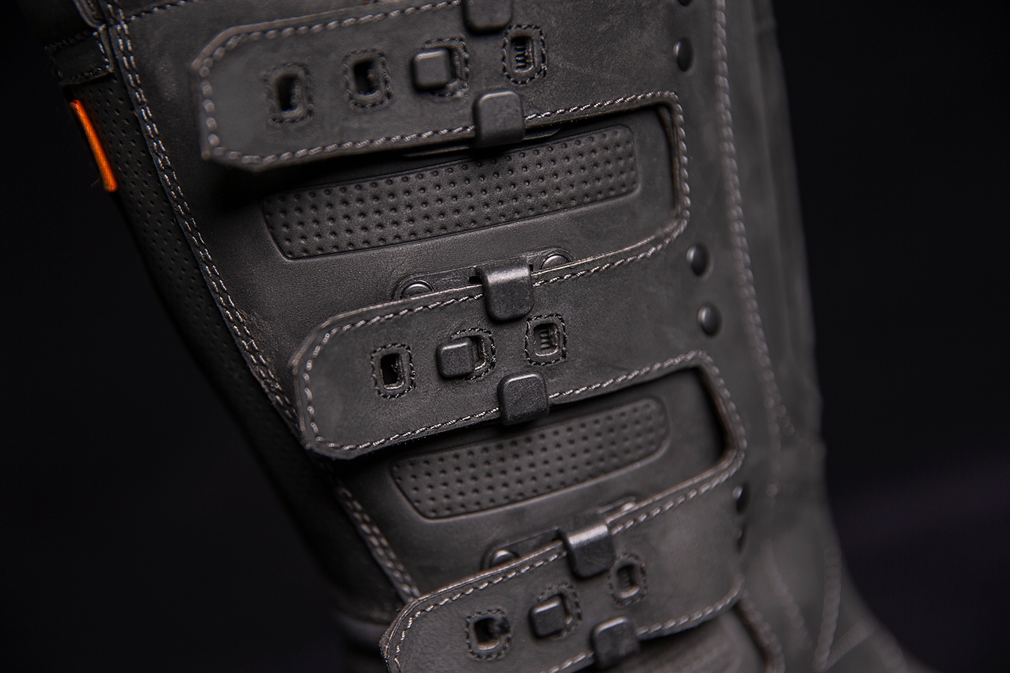 Black ICON Elsinore 2™ CE boots by Bill's Exhausts, size 11, featuring rugged leather construction and ankle support.