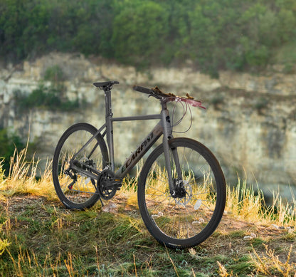 Hycline Ecarpat ZFA 700x32C bicycle tire mounted on a wheel, suitable for road or hybrid bikes.